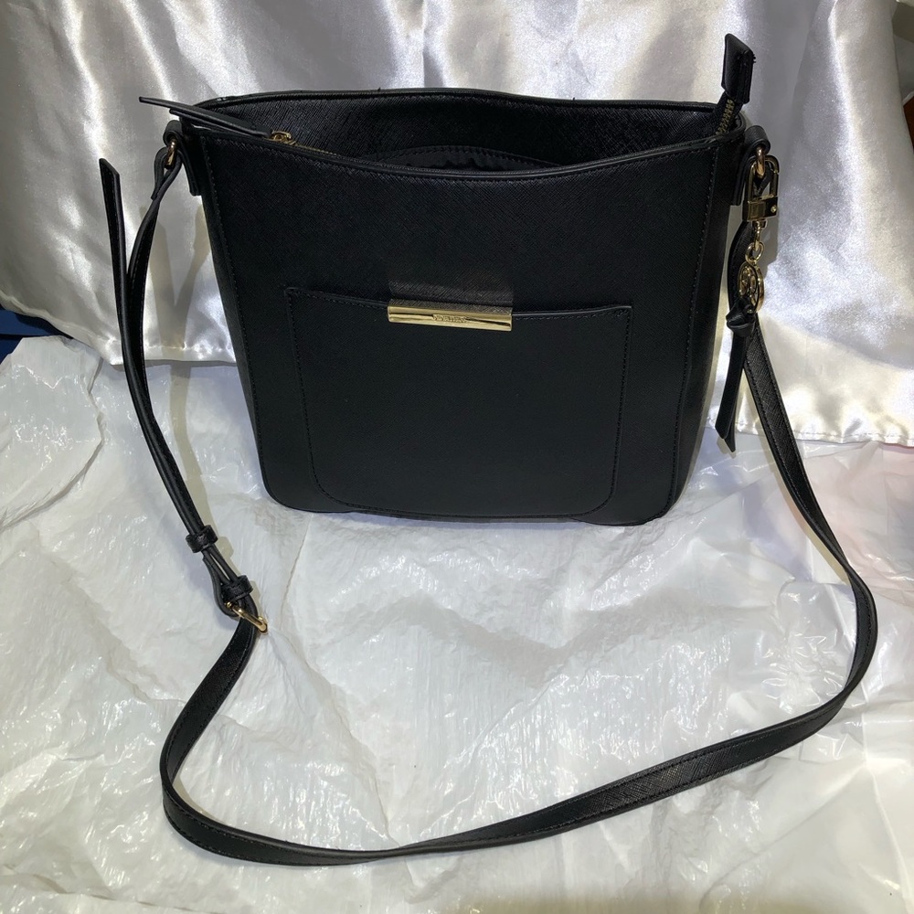 CLEARANCE Bundle w/second item to get $4.99 shipping NineWestCrossbody 10”x 10”
